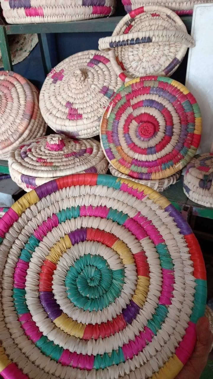 توفر جدر خوص لخبز وصمون يحافظ علي لا يبس ولا يعفن جكد مايظل حبايب جايكم رمظان وتخبل لبظاعه كشخه وبيهه كل لبركه داخل جدر متوفر كل لحجام ويتوفر طبك وسله وسفره توصيل موجود بغداد ومحافظات الاحجز تفظلوو. بنات ماكدر جاوبكم عل تعليقات لن محظوره من تعليقات كلمن وسعره ولحجام مختلفه توصيل موجود بغداد ومحافظات بظاعه تخبل وبلاش ومحد عنده هاي مديلات بس عدنه وبس خوص درجه اولى  الاحجز تفظلوو خاص. ***********
