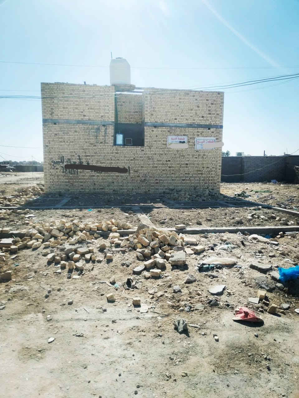 ياالله بتلو للبيع 
#المساحه 100 متر خلفي كونكريت مدفون 

#التضحيه نهايت شارع العياده حي الكرامه توزيع المخدرين  ثالك قطعه عن شارع 60 

بضهر شارع 30 سكن وخدمات موجود

باقي تفاصيل مراسله او الاتصال 

***********
