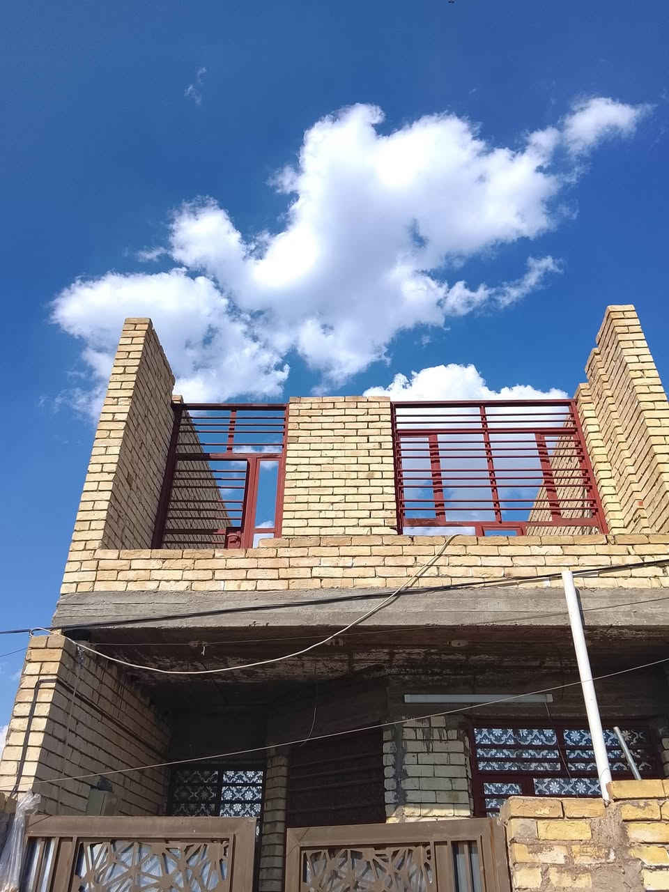 السلام عليكم عندي بيت رهن المساحه ١٠٠متر مقاطعه ٣/١٠ بناء ٢٣ الطابق الارضي كامل والطابق الثاني غير مسقف عند الاتفاق اسقف الطابق الثاني بس أنته اعتره طابق واحد الاتصال على الرقم ***********
