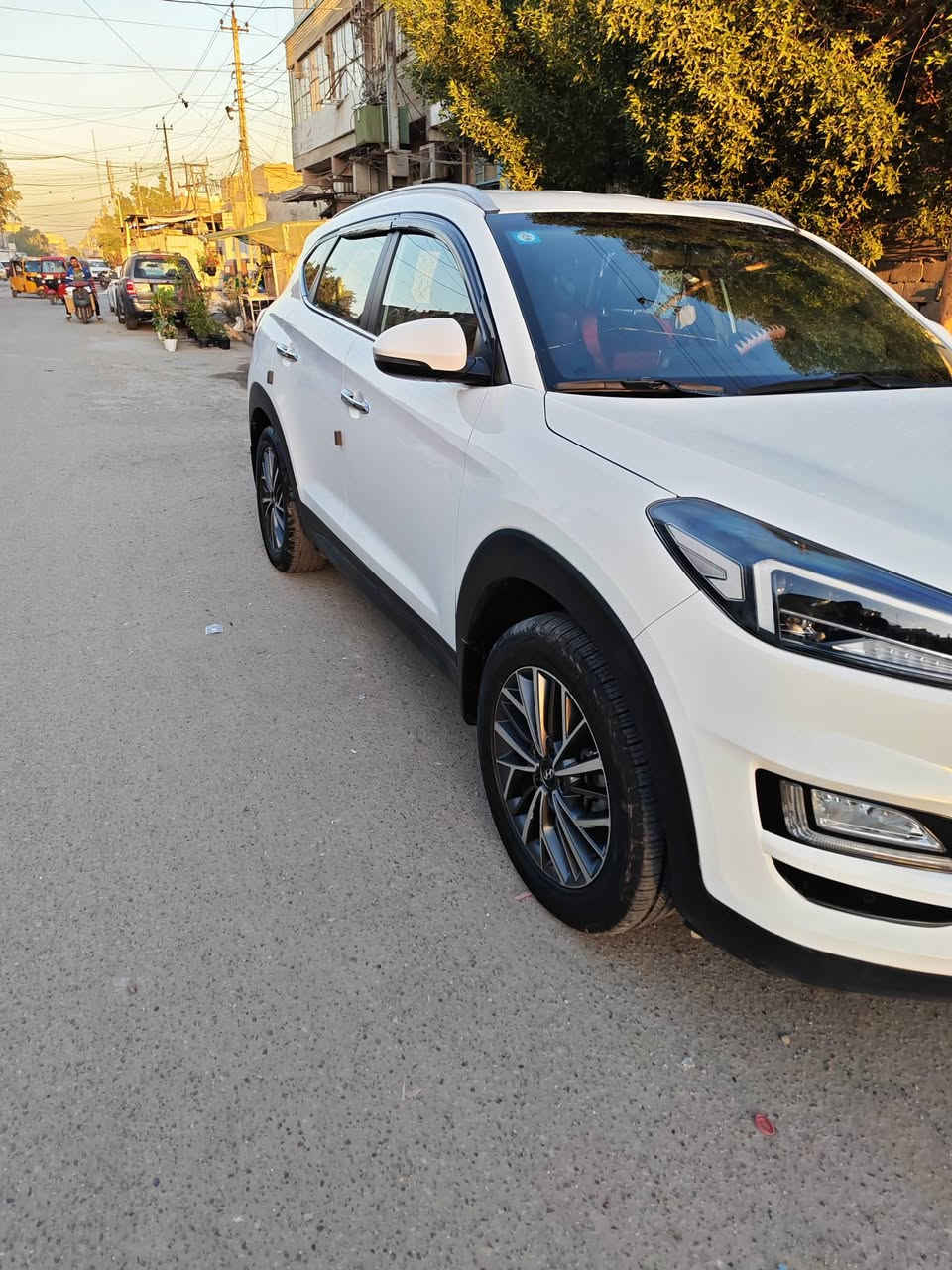 هونداي توسان 2020 – خليجي
اللون: ابيض

بدون لاصبغ ولاتبديل

📍 المكان: بغداد / الشعب / شارع عدن

📄 الرقم: بغداد الدولي الجديد 

👤 المالك: بأسمـي

🔁 التحويل: (ثاني يوم)

🚶 ماشية: 66,000 كم وقابلة للزيادة 

⭐ المواصفات:

خليجي 

فول مواصفات عدا البانوراما

4 سلندر2000 دوش

كير أوتوماتيك

ثلاث أنظمة قيادة:

Comfort

Eco

Sport

مانع انزلاق

Auto Hold

Hand Brake بالرجل( سايد بريك)

💡 الإضاءة:

5 عدسات

لايت زينون اصلي من شركة ناصي + عالي 

لايت دوار ويه الستيرن 

مقاعد 2 تحكم كهرباء 

وتدفئة بالكراسي

دخول ذكي + بصمة تشغيل عدد 2 

وتشغيل عن بعد موجود بالبصمه

وفتح الصندوق هم بالبصمة 

شاشة اصلية مع كامرة دوارة خلفية

Apple Car Play

Navigation (اريل نافكيشن)

تدفئة تبريد وكالة 

تبريد قطعتين

الدشبول بي كاربون فايبر من الشركة 

جكمجة مبردة (ثلاجة)

شاحن وايرلس

تحكمات مقود جهتين 

🛞 

حساسات أمامية وخلفية 

المرايات الجانبية كهرباء مع شفط

مع اشارات بالمري

اللايت بي لد نهاري يسمو يمكن حاجب نهاري 

يدات نيكل

اضاءات لد باليدات مال بوب

5 ويل كب كروم 

تخم تاير جديد وبطارية جديدة

الدهن ليكومولي كل 3000 كيلو ابدللهه مع الفلتر 

وبانزين محسن افول الهه

الصدر نفسه مال شركة بعده جديد 

مداخله اي صيانة 

السيارة بأسمنه من الشركة

وكلش معتنين بيهه

(((بالعافية على الي ياخذهه)))

سعرهه 215 $ بدن عمله رجاءآ

كل شي تلكه بالسوك حته ب200 و190 بس مو بهل نظافه ولابهل مواصفات

رقمي ***********
