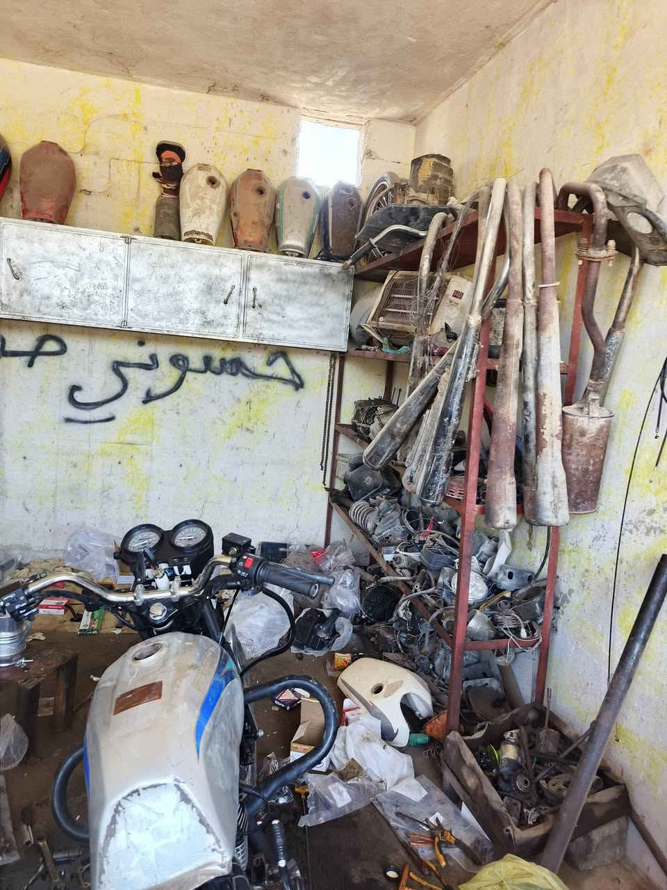 السلام عليكم محل تصليح دراجات كامل شغال خير من الله  مكان كربلاء الاحسينه قرب سيطره ٥٧ القديمه السعر ٧٥٠ بيه مجال سبب البيع عدم التفرغ اتصال ***********
