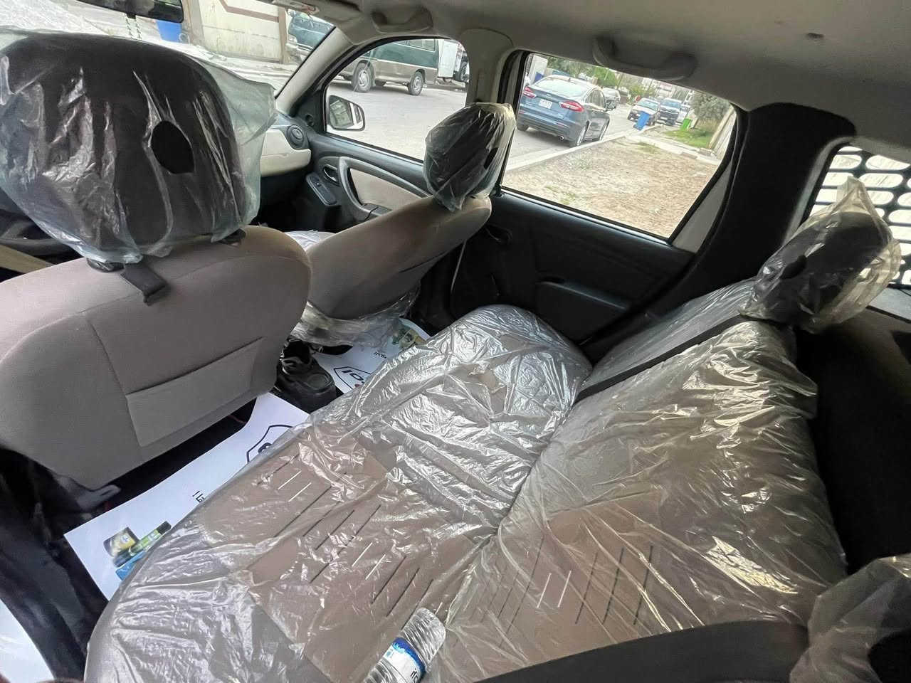 سيارة نضيفة واحلى من الصور 
رقم ديالى مكان سيارة بغداد 
للبيع ***********
السعر 92 وبيها مجال بغداد, العراق
