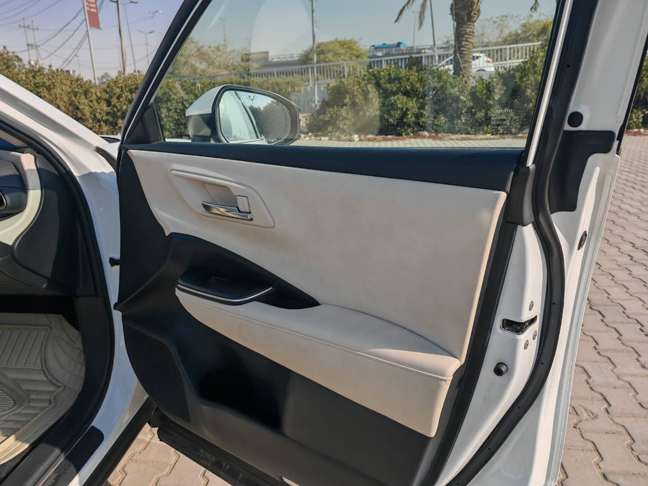 السلام عليكم
سيارة تيوتا كراون هايبرد وكالة sas تصنيع ياباني موديل 2023 للبيع 
السيارة تحت ضمان البطارية والصيانة 
ماشية 20 الف فقط 
مكفولة كفالة عامة 
كامرة ٣٦٠ 
رادار امامي 
رادار جانبي 
تحديد مسار تفاعلي
تحذير تصادم امامي وخلفي 
تنبيه تصادم عند فتح احد الابواب الاربعة 
مقاعد تدفئة وتبريد 
قطعة تبريد خلفي 
تحتوي على ثلاث أنظمة قيادة 
النظام باللغة العربية 
بطارية نيكل الملائمة لاجواء العراق الحارة
وباقي المواصفات المعروفة 
السعر 55 مليون قفل 
المكان بابل 
للاستفسار الاتصال على الرقم ***********
