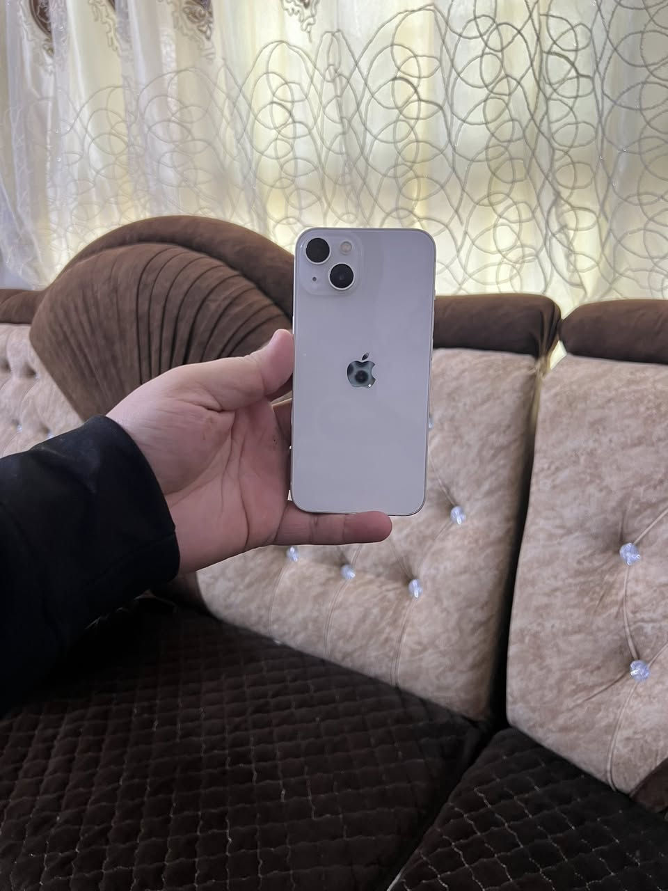 ايفون 13 عادي شرط ما مفتوح
الجهاز نضيف مثل ما موضح بالصوره
 
ذاكره 128 
تك سيم 
لون ابيض نضيف حيل 
بطاريه 🔋🔋94 

السعر 440 الف 

‭0783 599 9699‬
