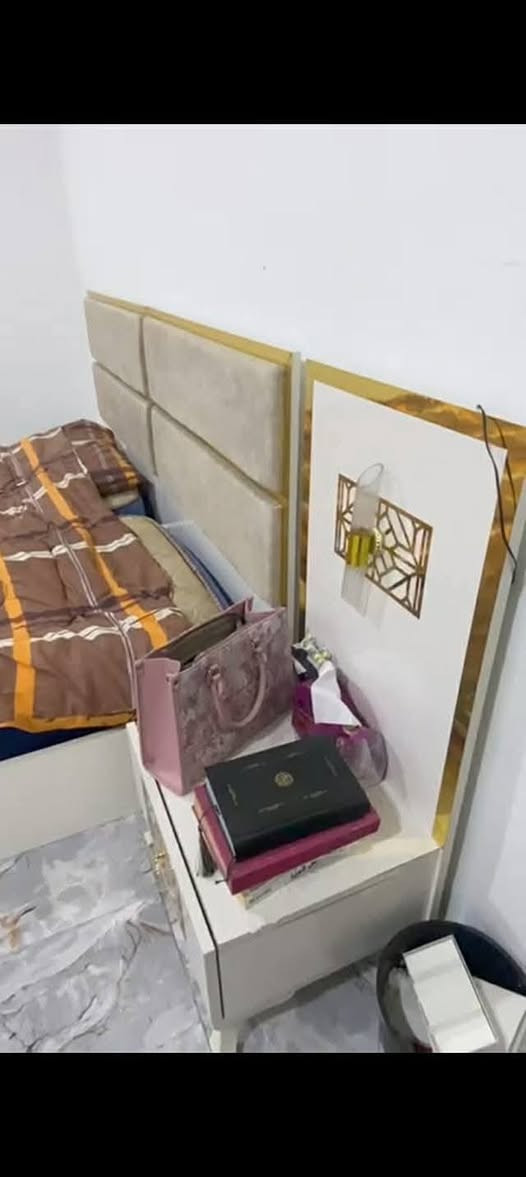 للبيع ٥ قطع غرفه نوم تركي سعر ٣٥٠ وبيه مجال ع خاص 
فلوجه حي جبيل 
*********** للاستفسار
