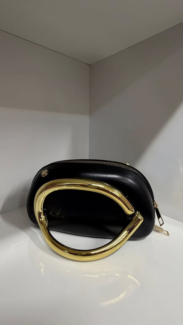 متوفر حقائب نسائية بأسعار مناسبة وموديلات بألوان مختلفة ومميزة للحجز والاستفسار راسلونا عالبيج ❤️❤️


**إذا كنت صاحب هذا الإعلان وتريد حذفه لأي سبب، رجاءا أرسل رسالة إلى الدعم الفني**