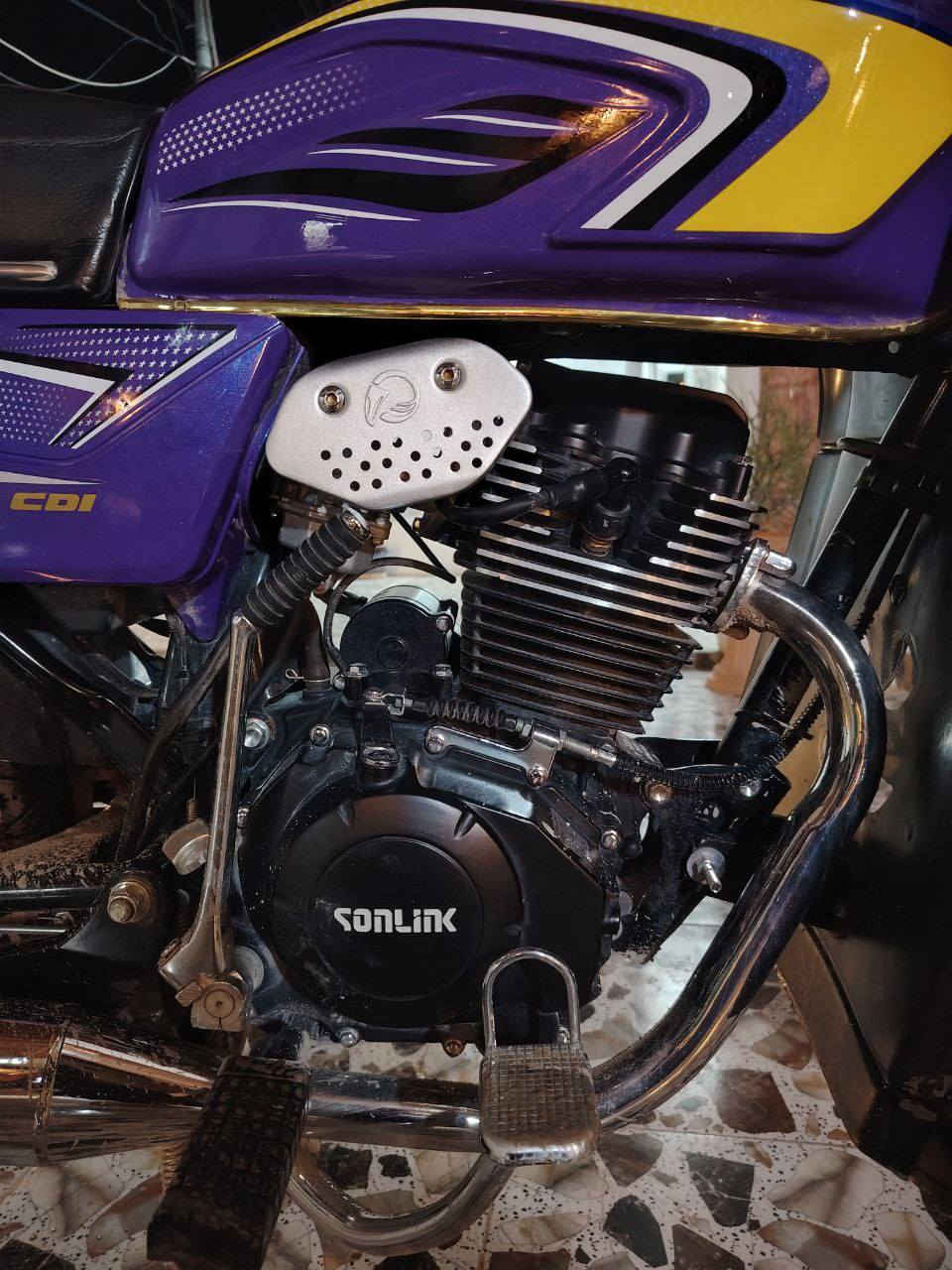 سلام عليكم دراجه سيفان موديل 25 محدث 26 دراجه بعدهي جديده ما تعبانه فقط ناقص شاشه وجوزه بيه منفيس ما ماشيه اكثر من 10 تلاف كدام عينك نضافه عنوان الديوم متواجد واتساب سعر 800 رقم ***********
