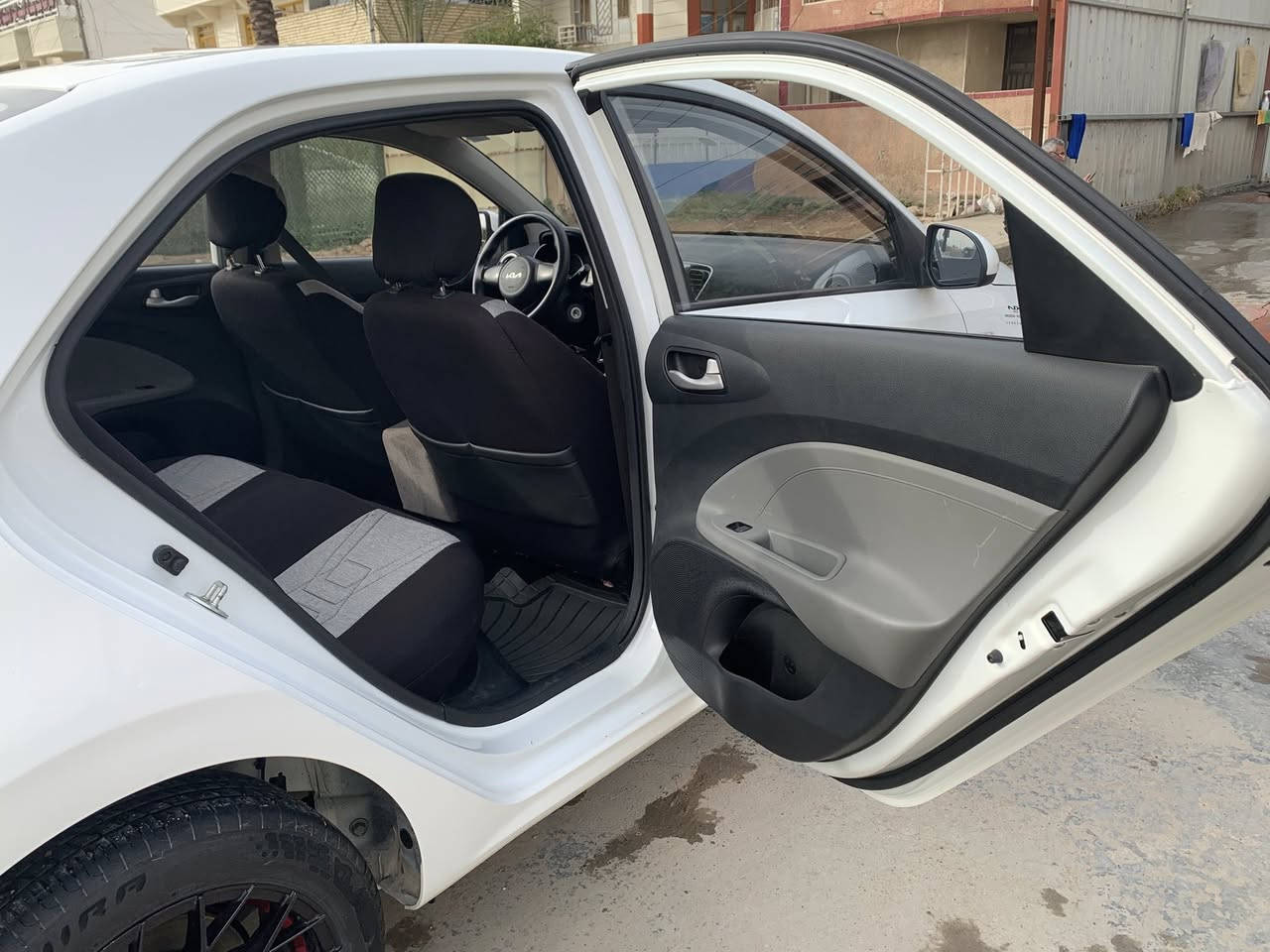 السلام عليكم
كيا بيگاس 
موديل 2023
عداد الكيلو متر  33 الف 
رقم انگليزي بغداد 
سنوية لغاية 2029 والهزة لشهر ال7 
مواصفاتها ( سلايد روف + ويل كب
بروجكتر زينون + لد ابيض
شاشة + كاميرا )
وبقية المواصفات المعروفة
عارضها ب١١٨ ان شاءالله وبيها مجال
مكان السيارة بغداد
☎️ *********** ☎️
