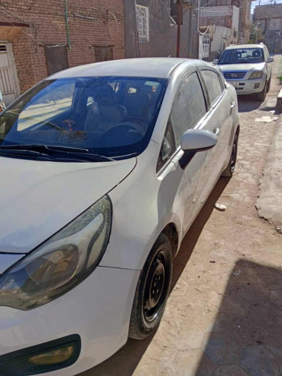 كيه ريو مديل 13محرك 1600سياره جاهزه من كلشي بيها قطعتين صبغ والباقي بارد قليل بيها منضومه مال غاز سنويه لل28رقم نجف مكاني نجف كورنيش الكوفه السعر 80وبيها مجال الشراي يتصل ***********
