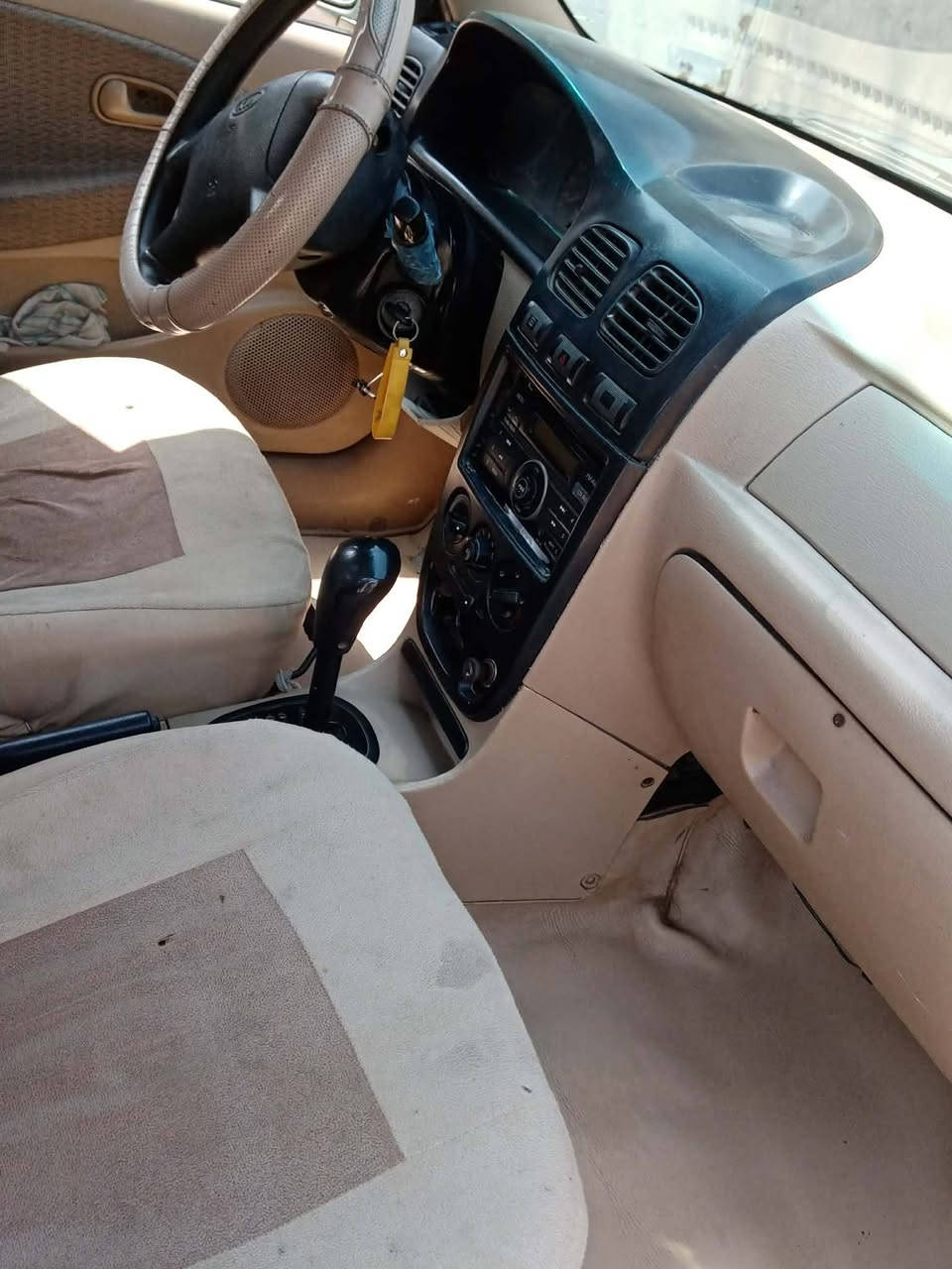 سلام عليكم مكلف بنشر كيه ريو موديل 2001محرك مكفول كير مكفول اوتوماتيك مكفولة السياره بأسمي تحويل مباشر تدفه تبريد رقم دوالي  السعر 42 وبيه مجال وخلي رقمي ***********
مكان سياره ديالى بلدروز
