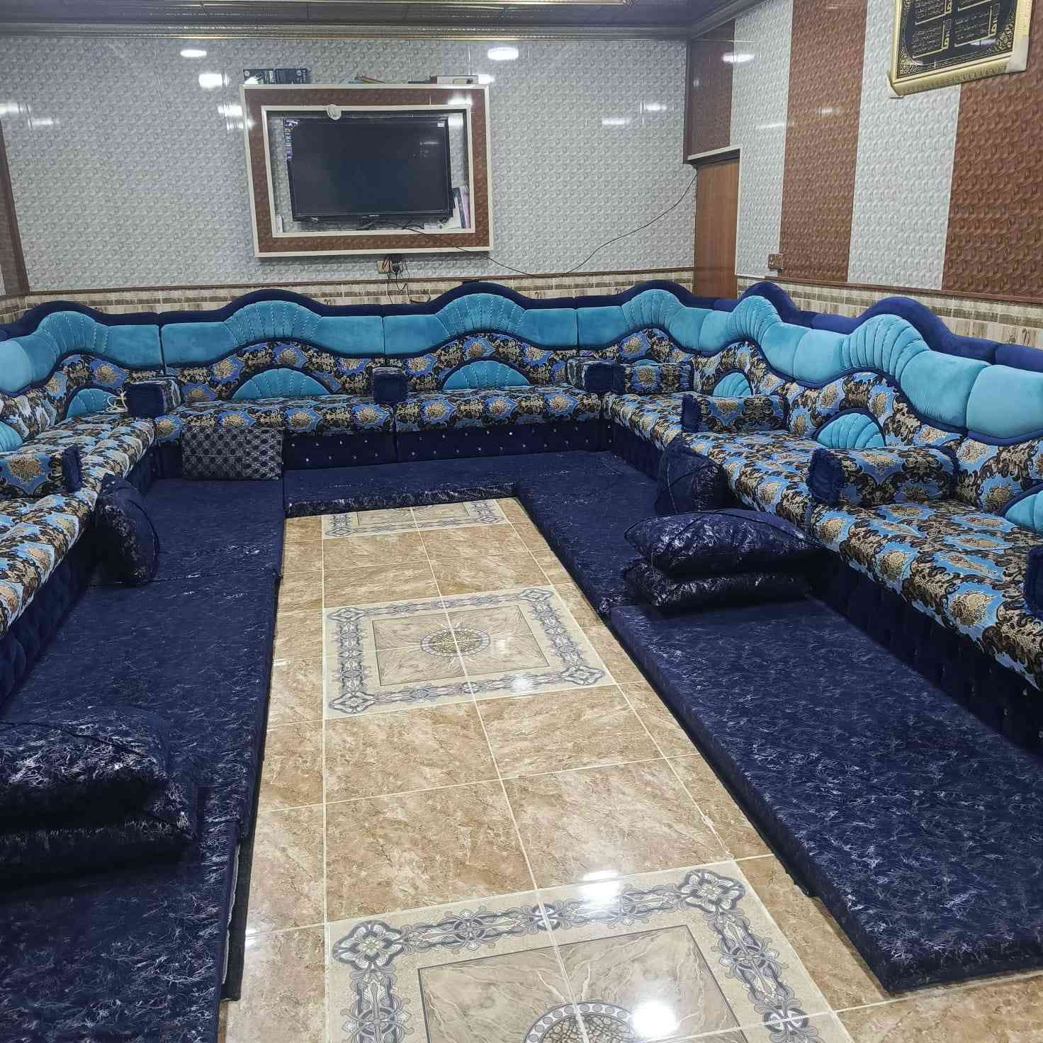 سلام عليكم يوجد بيت للبيع ال مساحه 200 حي الفرسان قرب جامع صابرين قاط واحد ويوجد بيت قاطين وهم نفس ال مساحه وبنفس الفرع قرب ال متخار ابو شهد   ***********.  *********** ول شراي يدلل ول يجي ما يكون خاطره طيب
