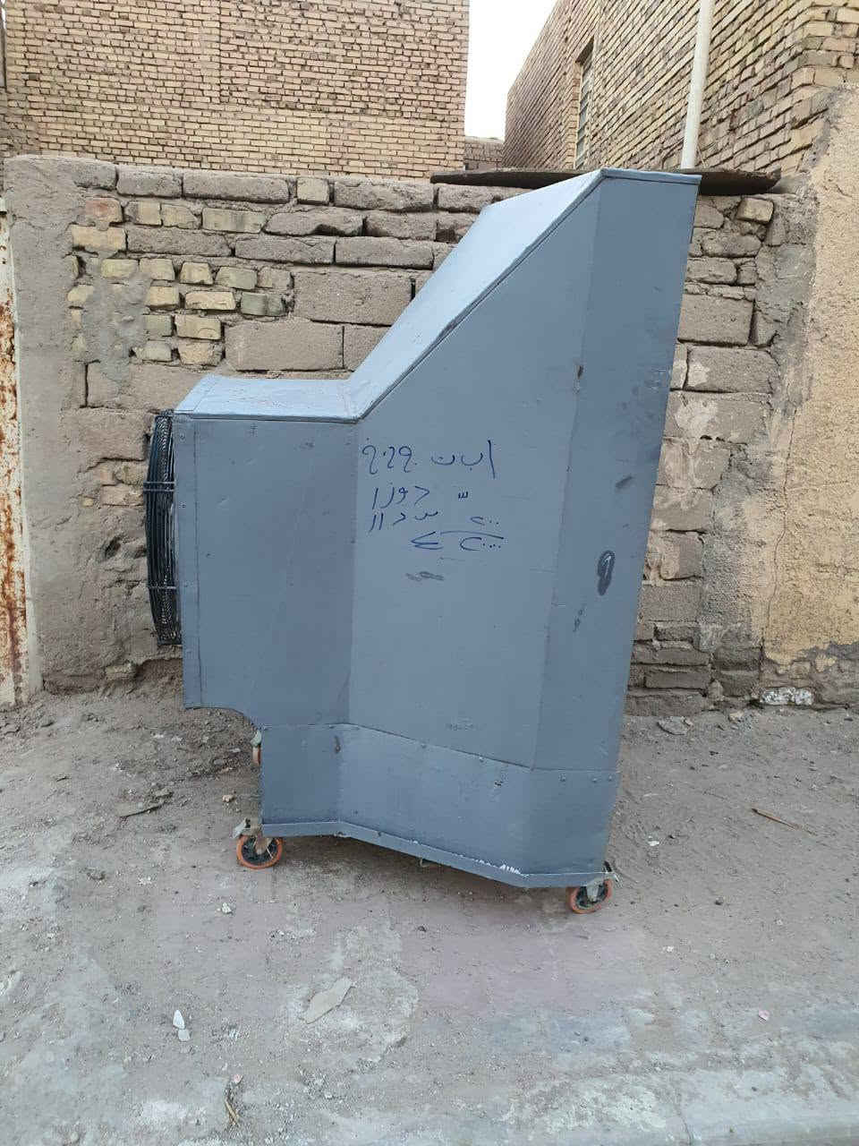 سلام عليكم مبردات حجم كبير
مبردات ادامه جديده وليف جديد كاملات عدد ٢للبيع مكاني العماره ***********
