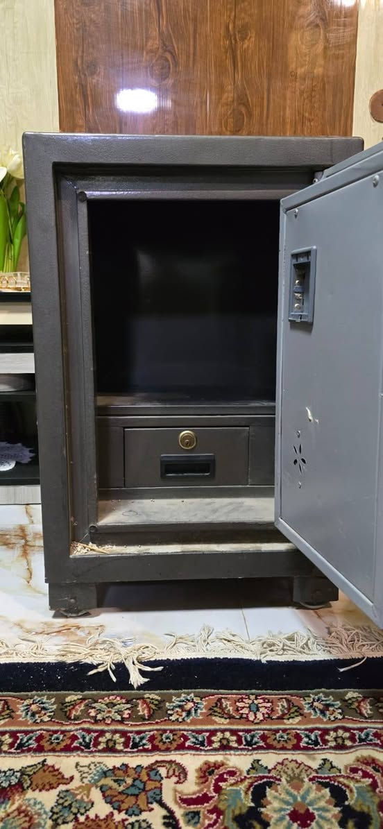 سلام عليكم قاصه جديده كلش سالنه شههر من اشتريناه ب٥٠٠ وهسه اريده ب٢٥٠ وبيه مجال مستعجل عليه وزنه فوك ال٩٠ كيلو ضد الحرائق


**إذا كنت صاحب هذا الإعلان وتريد حذفه لأي سبب، رجاءا أرسل رسالة إلى الدعم الفني**