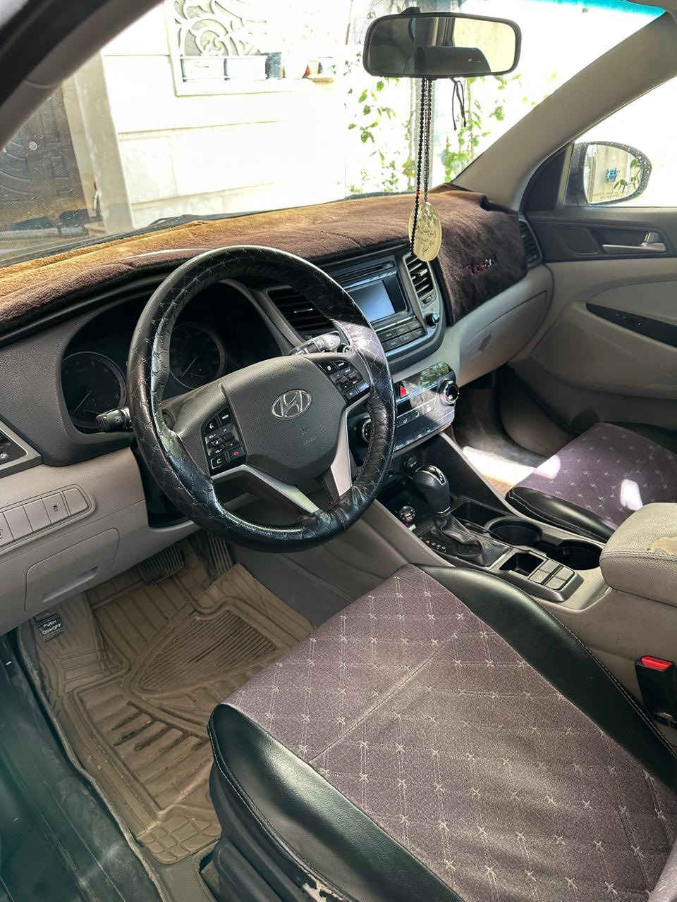 السلام عليكم
 للبيع سيارة استخدام شخصي توكسان نضيفه موديل ٢٠١٨ وارد امريكي السياره مابيهه أي مشاكل  الضرر اللي بيها مال امريكا
1. ابواب خلفية الأيمن والأيسر ومصلحيها وصابغيها 
2. ⁠شبر  قرب الباب الخلفي الأيمن بي ضرر ومصلح ومصبوغ
3. ⁠ طعجه صغيرة من شاحنيها مطخوخة 
4. ⁠بدلت بيها الدعامية الخلفية بدل العادية ام الحساسات وجديدة اصلية وصبغتها بنفس لون السيارة وشديتلها جهاز حساس  يشتغل من البك للخلف اذا صار عارض امامها تخم تاير جديد بطارية جديدة 
مكان السيارة بغداد
 السعر 155 ورقة وبيها مجال ان شاءالله 
للتواصل :
***********
