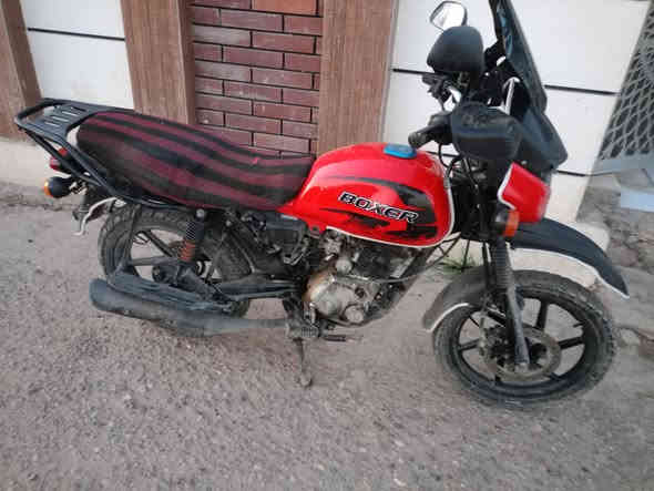 سلام عليكم 
من رخصة الادمن
بوكسر جبلي 
موديل.2022
الدراجة شغالة وخير من الله 
نقصها سلف + صفاحية جهة وحدة 
(ملاحظة)
مكينة مجفتة تجفيت درجة اولى 
كهربائيات كلها شغالة 
سعر 900 وبيها مجال 
مكاني بغداد ناحية الرشيد 
*********** متواجد واتساب
