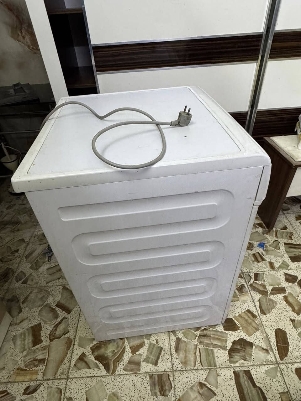 غساله فقط حوضها ميشتغل كلشي بيها شغال السع150  الف تواصل على الرقم ***********
