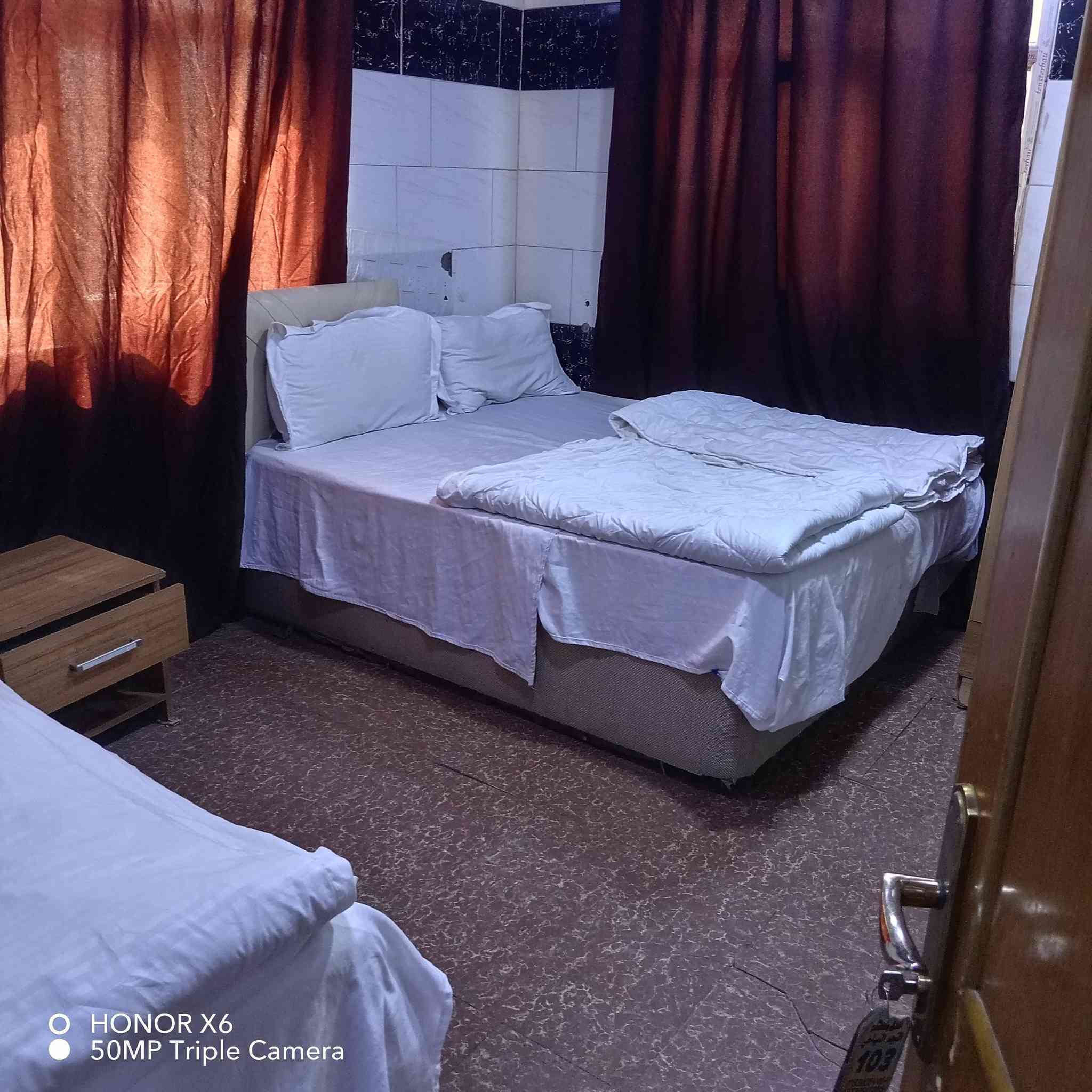 فندق النجم السياحي شارع الجمهوريه مجاور مدرسه المنار يرحب بكم اسعار مناسبه الحملات جاهز من مصعد الي مطعم واسعارنه مناسبه جدن الحملات حملات خصم واسعار مناسبه بدارت الحاج محمد الجبوري والحاج وسام ***********
