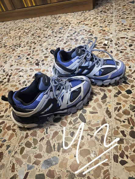 مرحبا اصدقائي بيع شلع فقط
قطع اصلية نظافة فول الفول بلنسياكا عدد ٢ اصليات كلهن قياساتهن  مكتوب ع الصور توصيل ماعندي مكاني شعب ***********  كلهن ب100 قفل قفل
