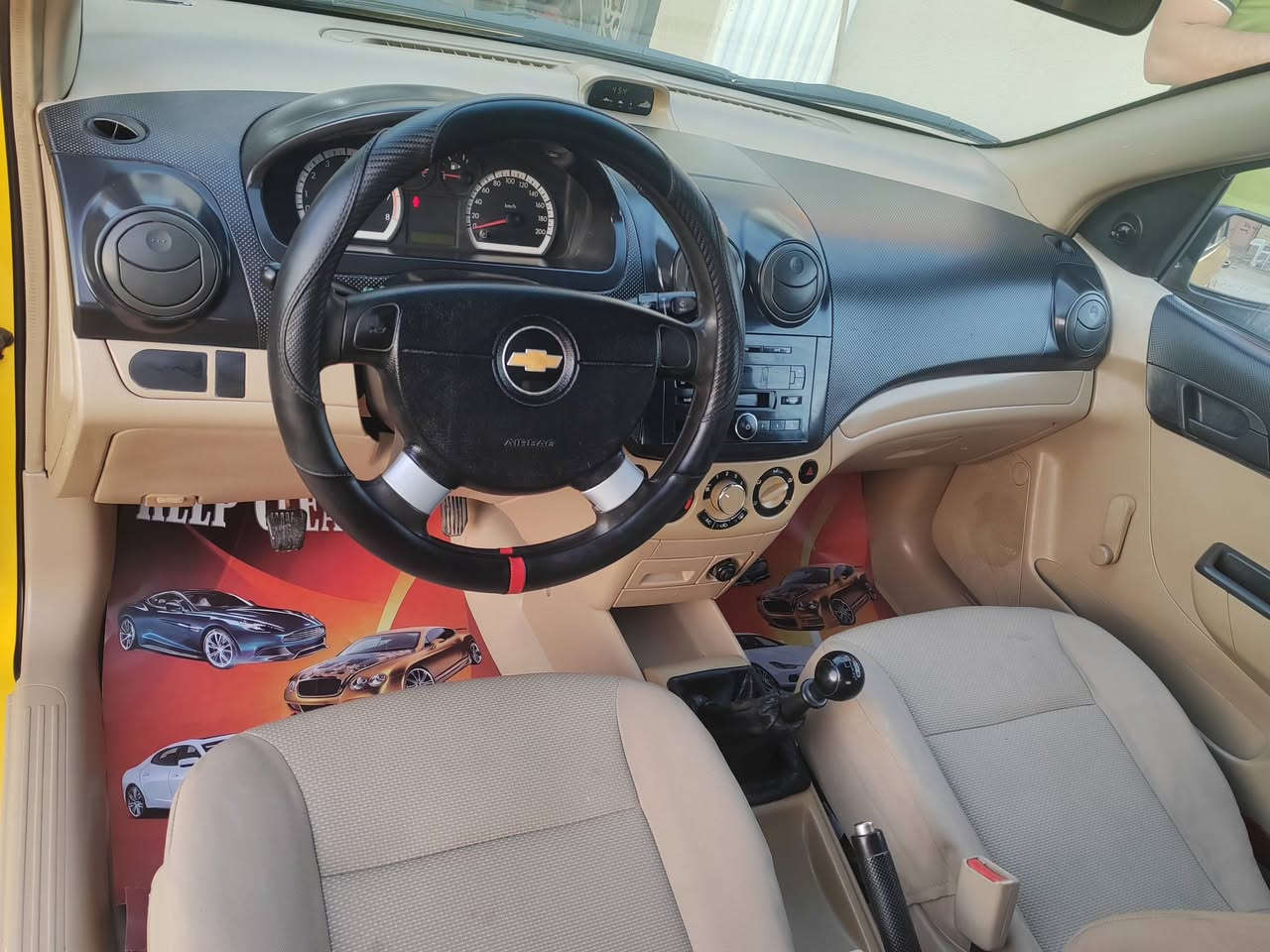 السلام عليكم افيو موديل ٢٠١١ رقم بصره الدولي سنويه وهزه جديده مصفره هيئه وغرامات سياره جديده جدا استعمال نضيف كير عادي مكفوله كفاله عامه من الضربه والتبديل والصبغ سياره جديده وجاهزه للخير مكينه وكير شرط مامفتوحات تبريد تدفئه كله شغال تخم تاير بلكارتون توه مشدو حداديه لوك ترايك يخبل فول كهربائيات السعر ٥٨ مكان السياره الناصريه مركز *********** علمن ان السيارة احلى من الصور بهواي
