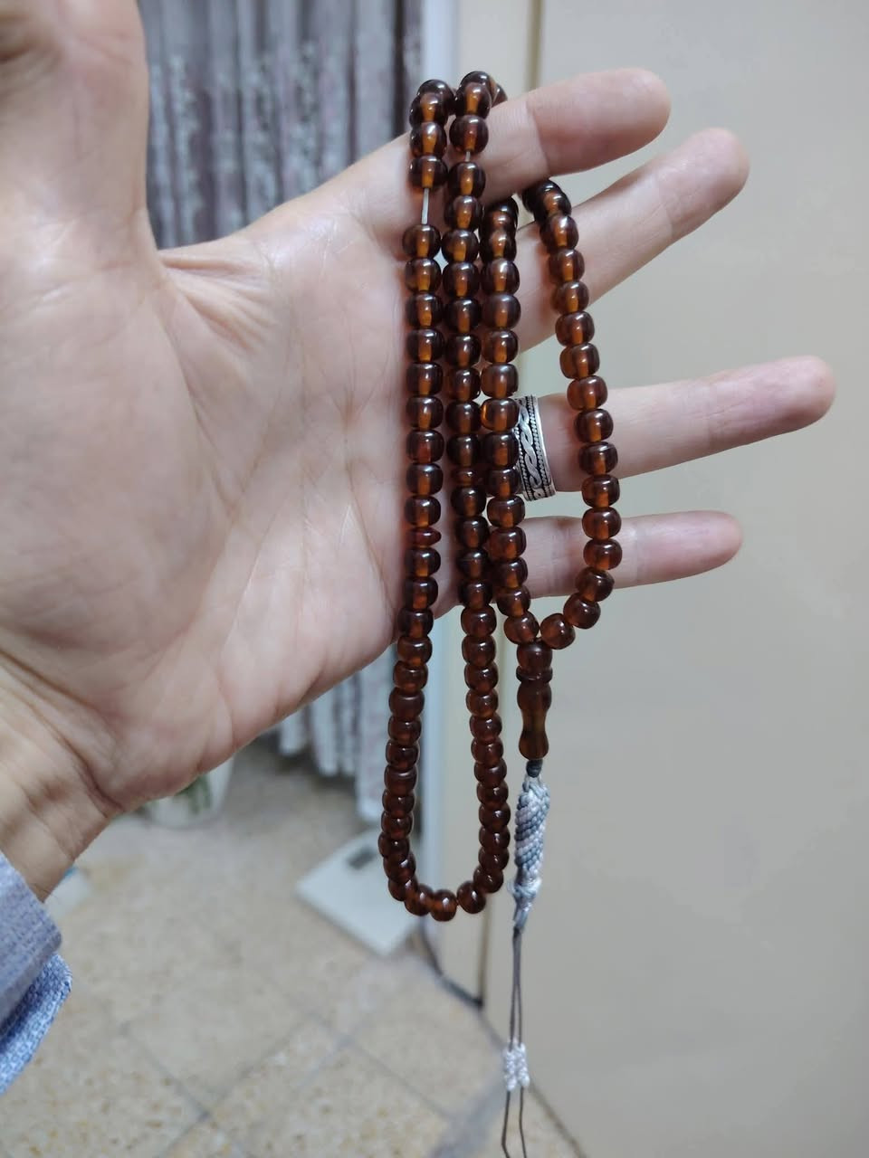 سندلوس باكستانيه قديمه ١٠١ حبه  وسطيه شامه دم  لون عسلي غامق كركوشه خليجيه الحجم  ٧،٥٠ ×  ٦،٥٠  ملم (( السعر  ٢٥  الف عراقي مع التوصيل  من الاخير بدون عمله رجاءا ))


**إذا كنت صاحب هذا الإعلان وتريد حذفه لأي سبب، رجاءا أرسل رسالة إلى الدعم الفني**