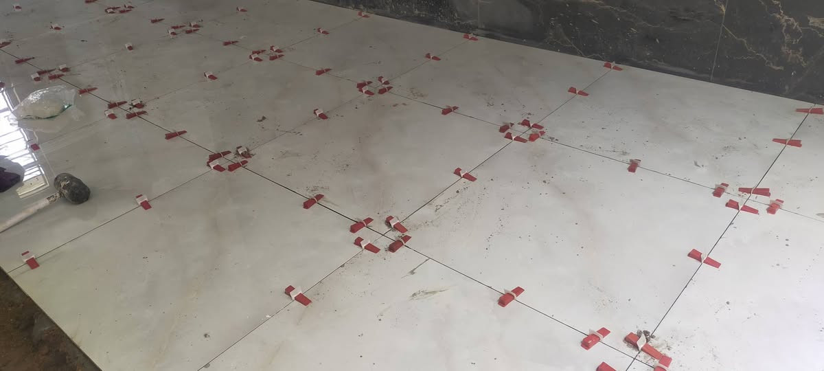 السلام عليكم خلفه تطبيك سيراميك ارضيات متفرغ
***********
