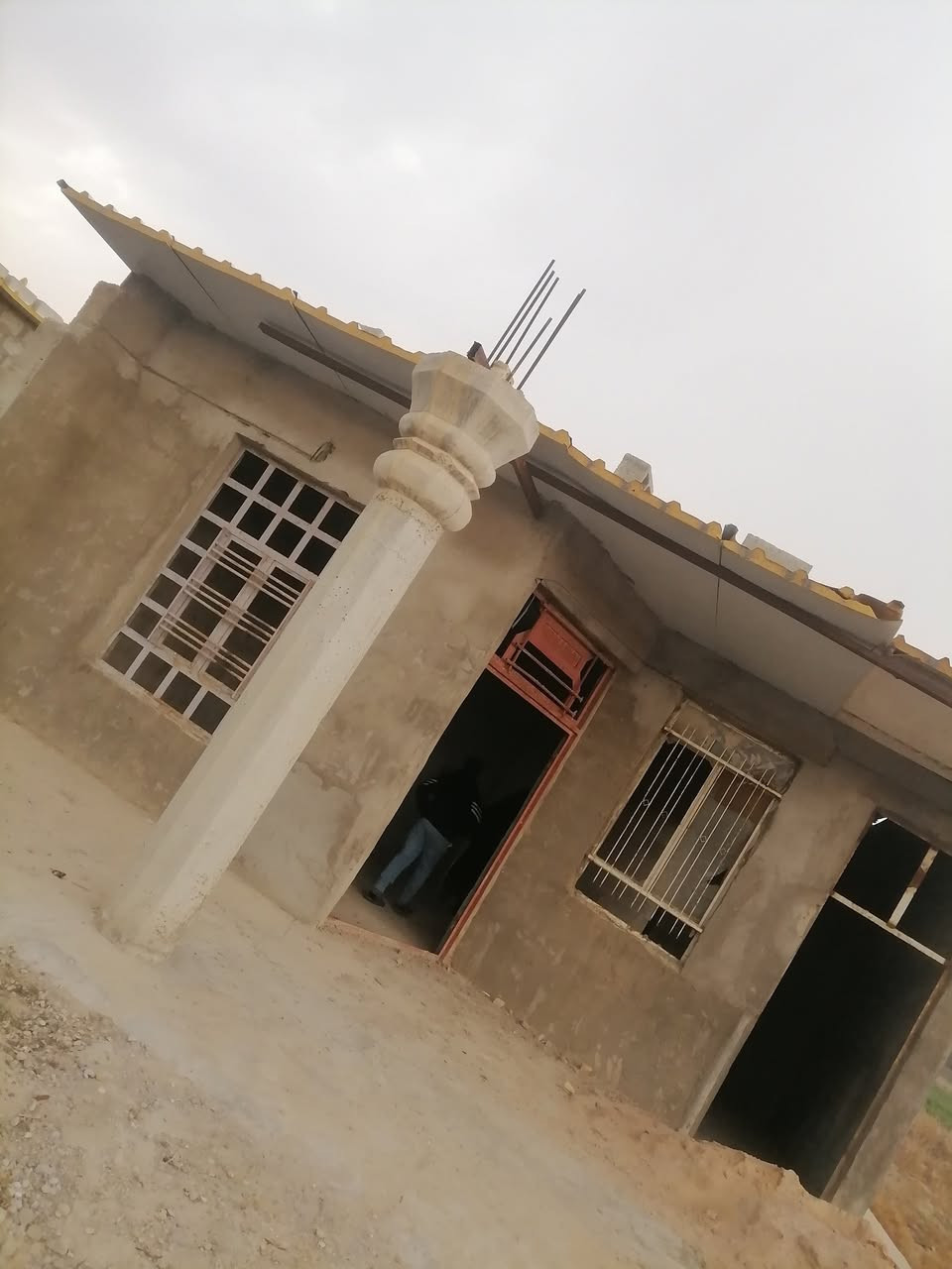 السلام عليكم كاع مساحه 500 متر وبيها بيت هيكل مساحته 150 متر مكانهم بغداد كرغوليه الاستفسار اكثر
***********
