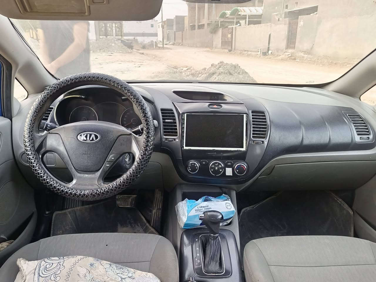 سلام عليكم سيراتو 14 للبيع سياره جاهزه عل اخر مكينه كير حداديه وتخم تاير وتبريد رقمه قادسيه بسمي مداور ثاني يوم سياره شوفت عينك جارده فقط مكاني ديوانيه السعر 110 وبيه مجال رقمي ***********
