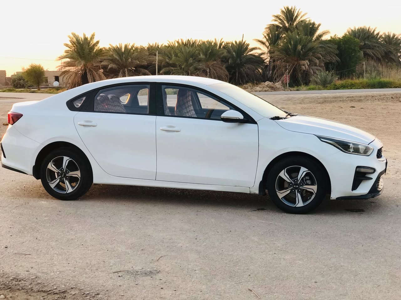 كيه سيراتو 2020 رقم بصره خليجي بيها بنيد وجاملغ تبديل وجاملغ الثاني صبغ والباقي كفاله مواصفات  حساسات أمامية وخلفية تبريد قطعتين تحكم استيرن اشاير بل مرايه ويلكب لايت زنون محرك 1600 دوش ما مفتوح شرط مكفوله محرك وكير وحداديه السياره جاهزه السعر 140 وبيها مجال للشراي للاستفسار الاتصال على الرقم***********
