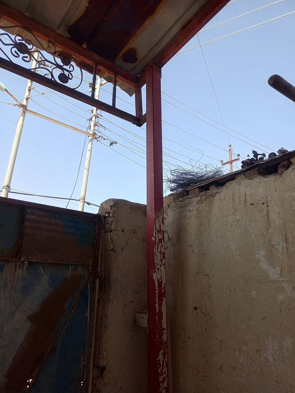 سقيفه البيع حديده ثقيل عدد الجينكو ٩شخاط ثقيل سعر ٣٠٠المكان القرنه الشرش ***********
