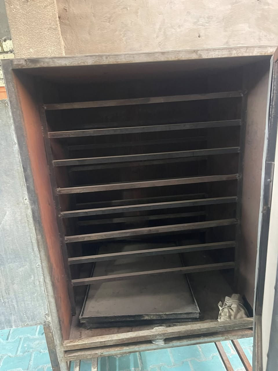 السلام عليكم للبيع افران عدد ٢ (***********)***********
