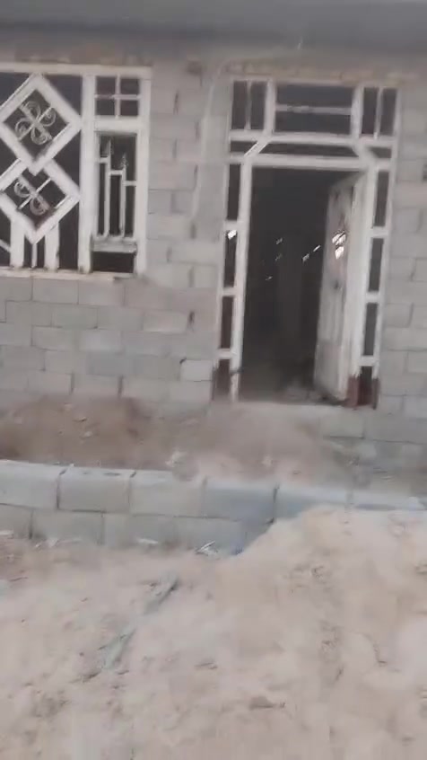 سلام عليكم بيت البيع بل يوسفيه عل شط المساحه 900 متر مكان كلش مرتب ماء كهرباء مدرسه مركز صحي كامل الخدمات *********** البيت هيكل مكمل الكهرباء والماء المجاري عوزه لبخ وبياض وسيراميك سعر عل خاص
