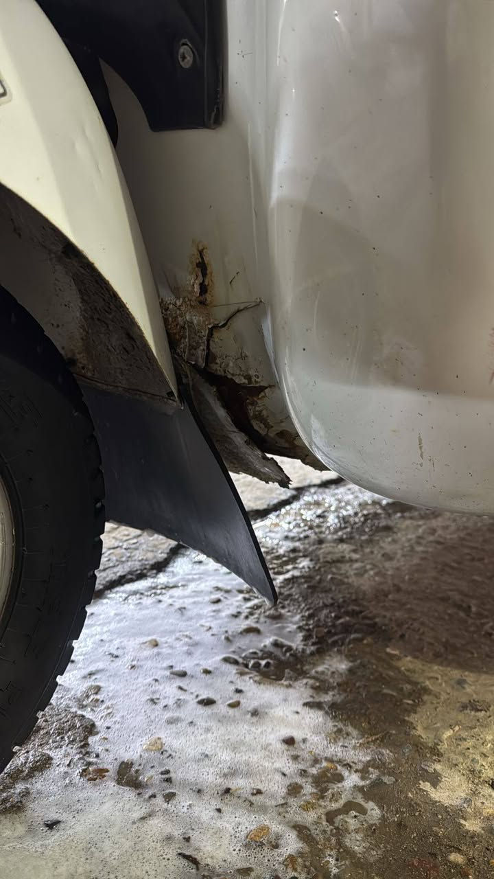 سلام عليكم تكتك 2021 مرقم رقم نكليزي بيه ضربه يم الباب وبيه رصعات يم البك لايت وبيه خياس جوه تاير لامامي ومكينه مشروكه ونعامه كلش حلوه سعر 6250 وبيه مجال خاص ما متواجد بس تصال حته لو علواتساب هم موجود ***********
