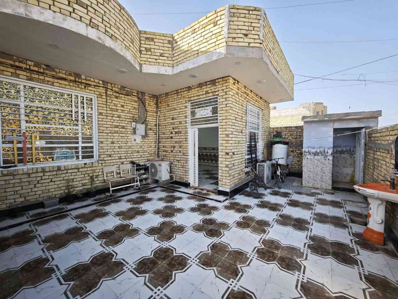 🏠 دار للبيع 
رقم معامله كامله قرار 20 (موقع مميز) 🏠
المساحة: 200 متر 📐.
البناء: طابق واحد (بناء كونكريت) 🏗️.
📍 الموقع: ميسان - حي الغدير الثانية (قرب شارع 50 ) 🛣️.
📋
استقبال واسعة للضيوف 🛋️.
صالة داخلية مريحة 🏠.
غرفتين نوم (2) بنظافة ممتازة 🛏️🛏️.
مطبخ مجهز 🍳 + مجموعة صحيات كاملة 🚿.
طرمة كبيرة جداً (تتسع لسيارة وجلسة خارجية) 🚗🍀.
💰 السعر المطلوب:
94 مليون دينار عراقي 💵.
📞 للاستفسار والتواصل:
يرجى الاتصال على الرقم التالي:
*********** ☎️🤳 كوله من طرف مندوبه ليان امانه
