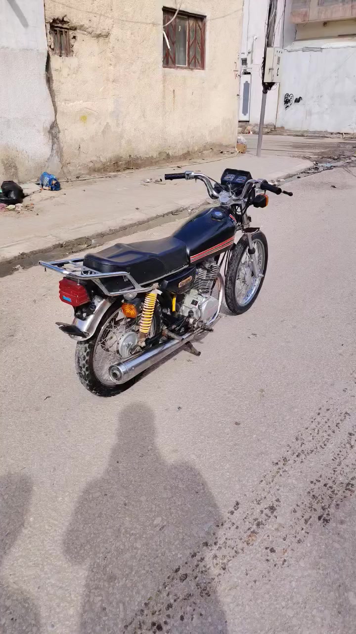 سلام عليكم دراجه خمسه كير
دراجه تخبل كهربائياته كله شغاله محرك مديل 2019
شلعته قويه مبدله ولفات فقط سعر 350 وبيه مجال بسيط 
رقم للاتصال ***********
