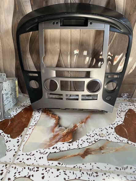 السلام عليكم 
دوشمه استاركس كامله للبيع 
مسجل بلاتوث استاركس هوه والطرار للبيع 
+درج مستخدم +شباك دعاميه اصلي 
التواصل ***********
