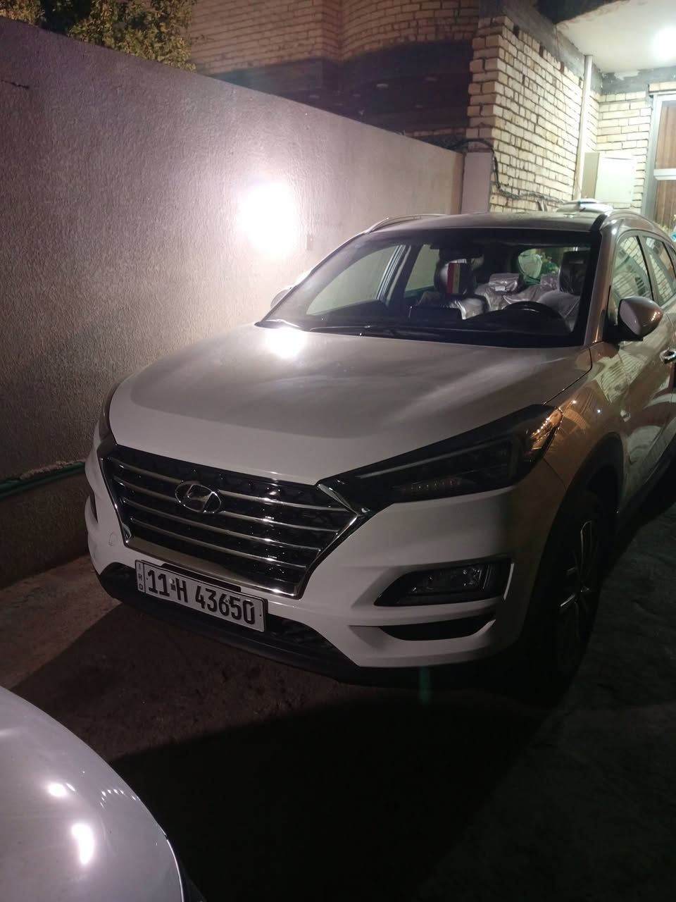 السلام عليكم 
هونداي توسان موديل 2020 خليجيه ☘️كفاله عامه عدة بارد بسيط مكفول من الصبغ والتبديل والفتح عدا البارد بسيط السيارة جديدة كلش وجاهزة من كلشي 

المواصفات 
✅بصمه..
مري شفط..
تبيرد خلفي امامي..
✅ماشيه 75 الف 
ويل كب.. 5
محرك 2000 دوش..
كراسي 2 كهرباء..
بصمات 2 وياها..
داخل لونين 
داخل صاج 
كشنات جلد 
كامرة دوارة أمامية وخلفية 
شاشة 
لايت عدسات 
يدات نيكل 
✅وبعد مواصفات اخرى 
الموقع بغداد
💲السعر 210 $وبيها مجال بسيط 💲
الاتصال ***********
