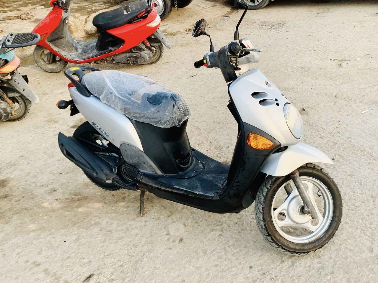 السلام عليكم دراجه فله للبيع ماصارله هواي من طالعه من الوكيل حته باتري الشركه موجود بيه كفاله عام رقمي***********
