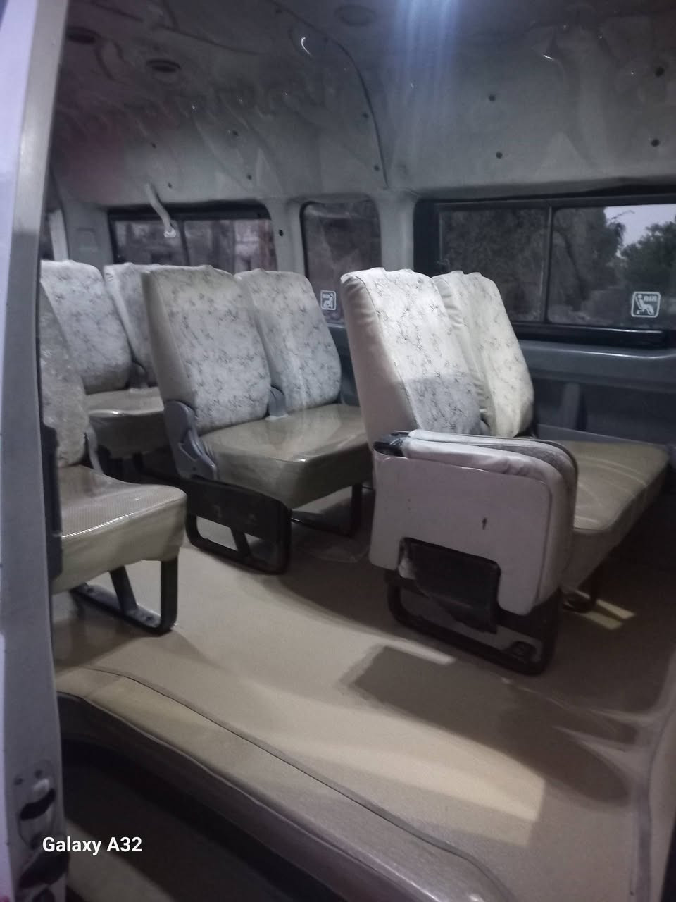 السلام عليكم من رخصة مديرالكروب سياره هايكر٢٠١٤نضيفه احلى من الصورمصبوغه حزام لجماليه بدون ضربه السعر١٢٠وبيهامجال حك الجيه مامتواجدعالفيس اتصل وتدلل***********
