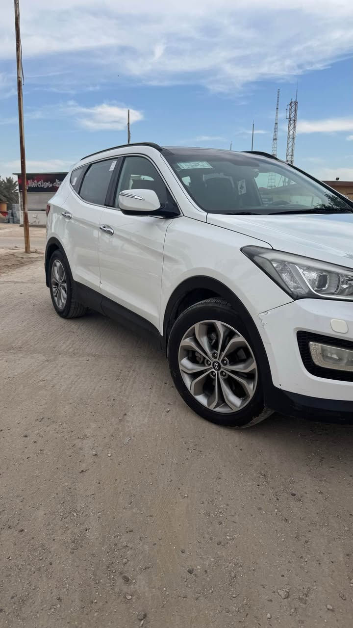 هيونداي سنتافي 2013 وارد خليجي فوول واحد على واحد رقم بغداد انكليزي بسمي سنويه لل2030
 بيه قبق جنطه صبغ وشويه بارد بالجاملغ الخلفي
مواصفات:
-مكينة 6 سلندر  3300
-بصمة تشغيل وبصمة ابواب
-بانوراما طكتين
-7 راكب + 3 قطع تبريد
-تدفئة تبريد كشنات
-خزن كشنات ميموري 
-مانع انزلاق + مانع انحدار
-فور ويل 4*4
-تحكمات ستيرن 4 جهات
-مري شفط + مري قلاب 
-نظام eco الاقتصادي
-سايد بريك دكمه + Auto hold
-بال 120 تدك جرس
-ستيرن 3 وضعيات normal..sport..comfort
-بردات خلفية بلاد
-لايت زنون بلاد
-ترحيب عند الاقتراب 
-كشنات جلد قرميدي + اني مخلفهن
-ثلاجه بالجكمجه
-زراك لايت +دبل كشاف
-الكشنات الاماميه كهرباء
-شاشه بيه GPS و بلوتوث وكامره اصليه
شادله باتري جديد ودبلات و دسكات امامي وخلفي جدد وفيت بم جديد مكينه بلاديه
شادلها تخم تايرات جديد
سياره ما عايزه شي مال جناي 
مكاني بابل الهاشمية
 #سعررر 179 $ وبيها مجال
***********
*********** هاشمية, بابل
