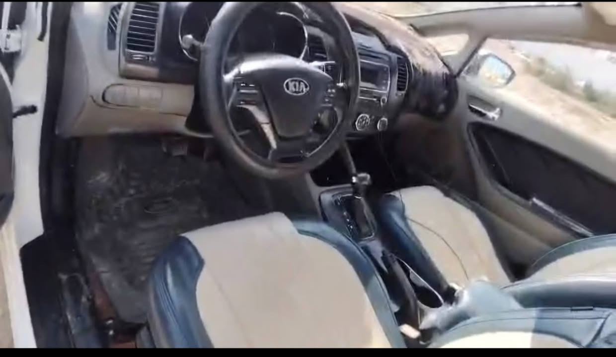 لبيع سيراتو خليجي موديل 16 كير محرك تبريد ثلج بية  دحجة بسيطة بلجوملغ الامامي مكينة 1600 رقم ذي قار تحويل ملكية مباشر السعر 117 وبية مجال بسيط للاستفسار الاتصال بلرقم *********** وات ساب
