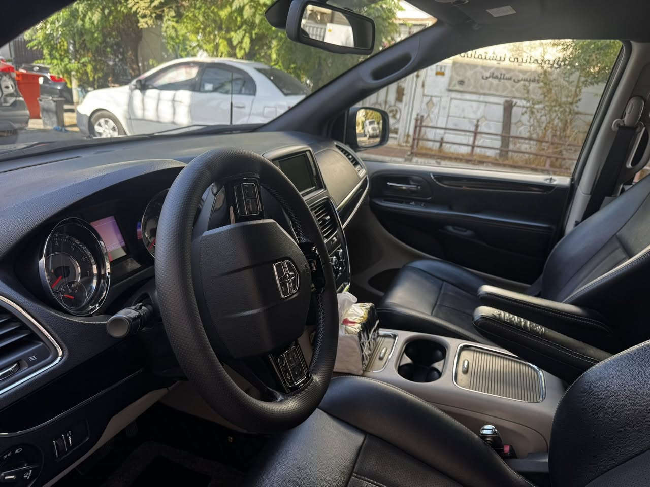 دوج كرفان
موديل٢٠١٩
مواصفات sxtمرغوب باب كهرباءي  جنط كهرباءي
سياركولش جديد تاير جديد دبلات جديدصدر جديد 
مابيها نقص   بيشبر بونيت صبغ 
بدلت جاملغ شريك بيدون صبغ  باب سكن و وراسكن  بس بمب
سعر(١٧٠$) ***********
