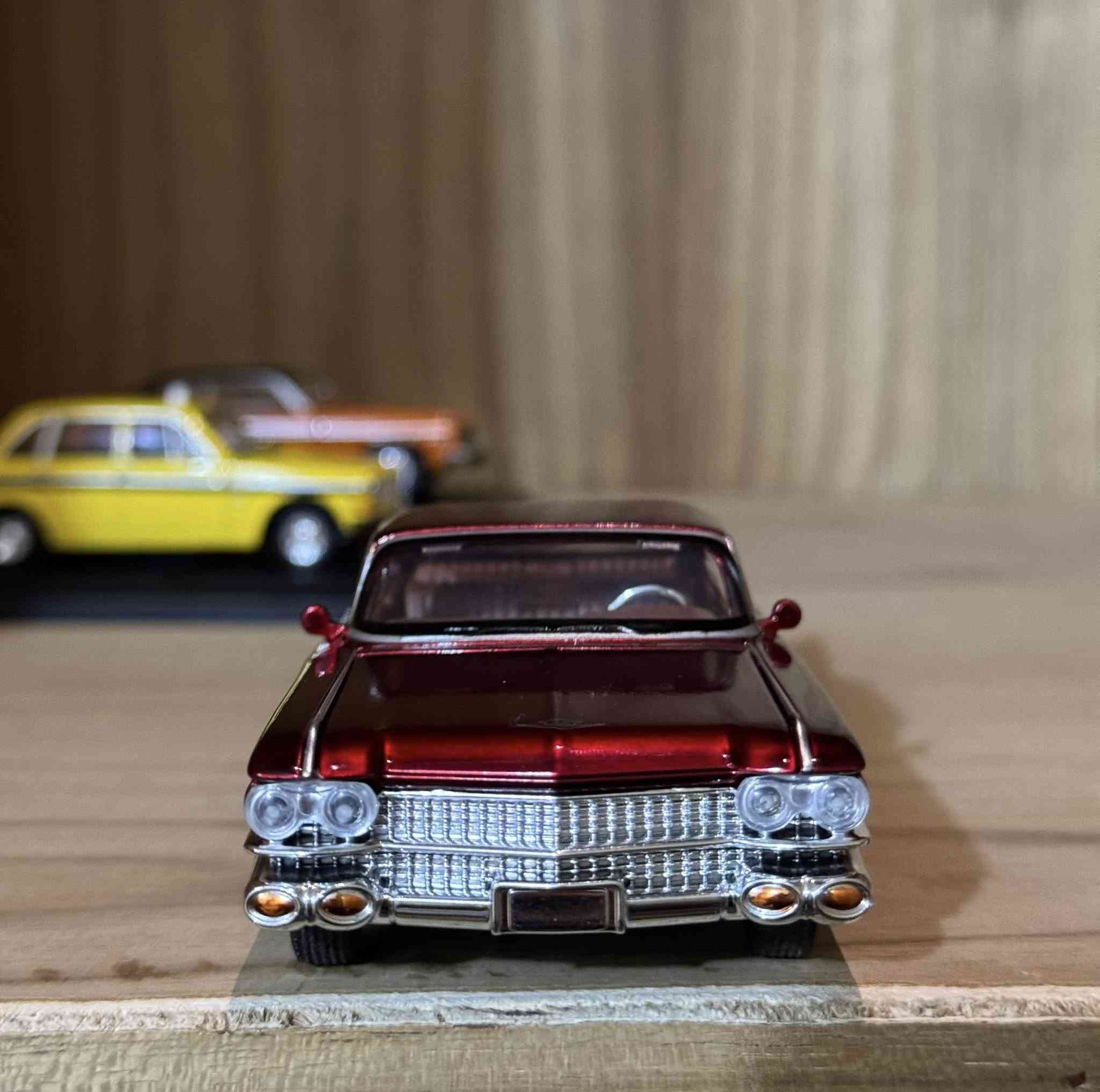 حجم 1/43 
والحمرة طولة 15 cm 
كلهن 65 الف توصيل موجود


**إذا كنت صاحب هذا الإعلان وتريد حذفه لأي سبب، رجاءا أرسل رسالة إلى الدعم الفني**