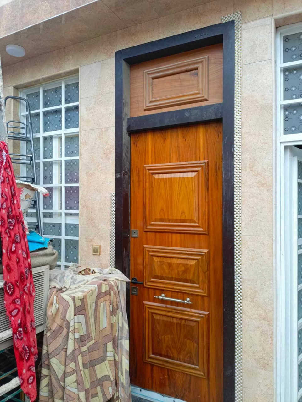 سلام عليكم بيت البيع او مروس حسب قناعه بيت بناء مالته لفين 24 بيت طابقين غرفتين مربع بيت مساحه 120 كونكريت مسلح شارع 15 اللاستفسار مكتب بركات ام بنين *********** تصال أو وتساب حي الوفاء
