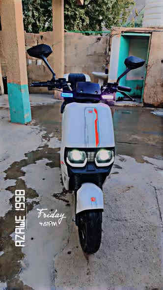 ام عيون خمس بطاريات كبار كلهن شغالات بطارية وحدة تعبانة فقط يرادلهة تبديل كلشي شغال بية لايتات عالي ناصي اشاير سرع سرعتهة ٦٠ دبلات جنطتين تشغيل بصمة وسويج ابريكات الخلفي فقط يرادلة فج سعرهة ٣٥٠ وبيهة مجال ***********
