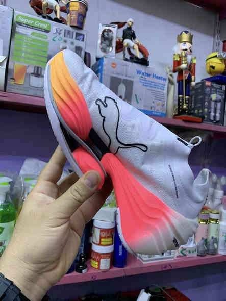 حذاء رياضي ماركه بوما منشأ فيتنام قياس 42 السعر 45 الف يوجد توصيل جميع المحافظات ***********
