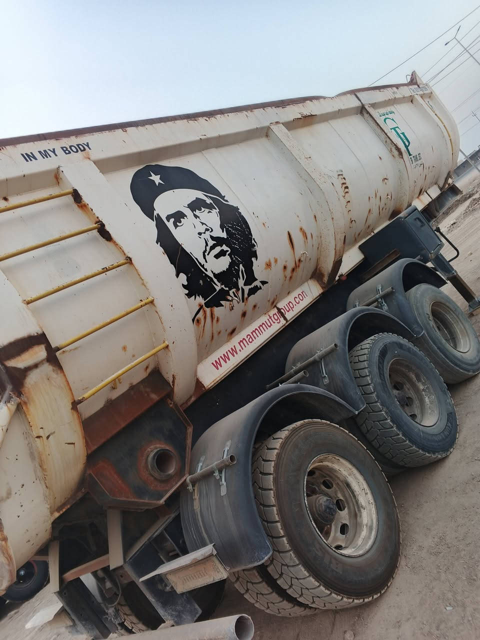 للبيع.. عربة المانية 37 متر خفيفة دناگير 16 جاهزة للعمل بس نقص تايرات. 22 .. مكان كوت..
***********
***********
