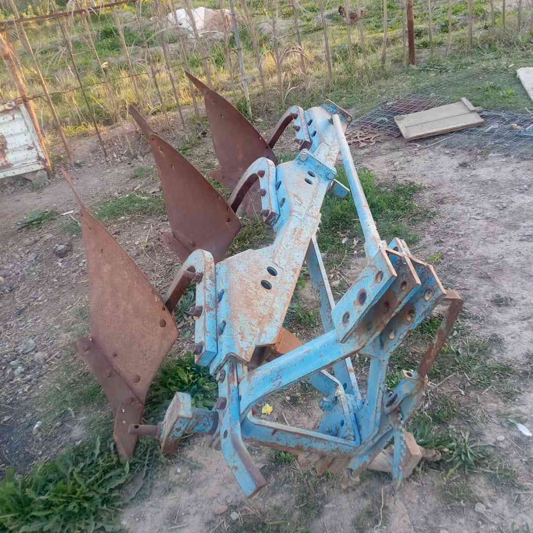 البيع عنتر 80مكفوله محرك وكير وكسن تايرات نص عمر سعر 4500 المكان بغداد تاجي ***********
