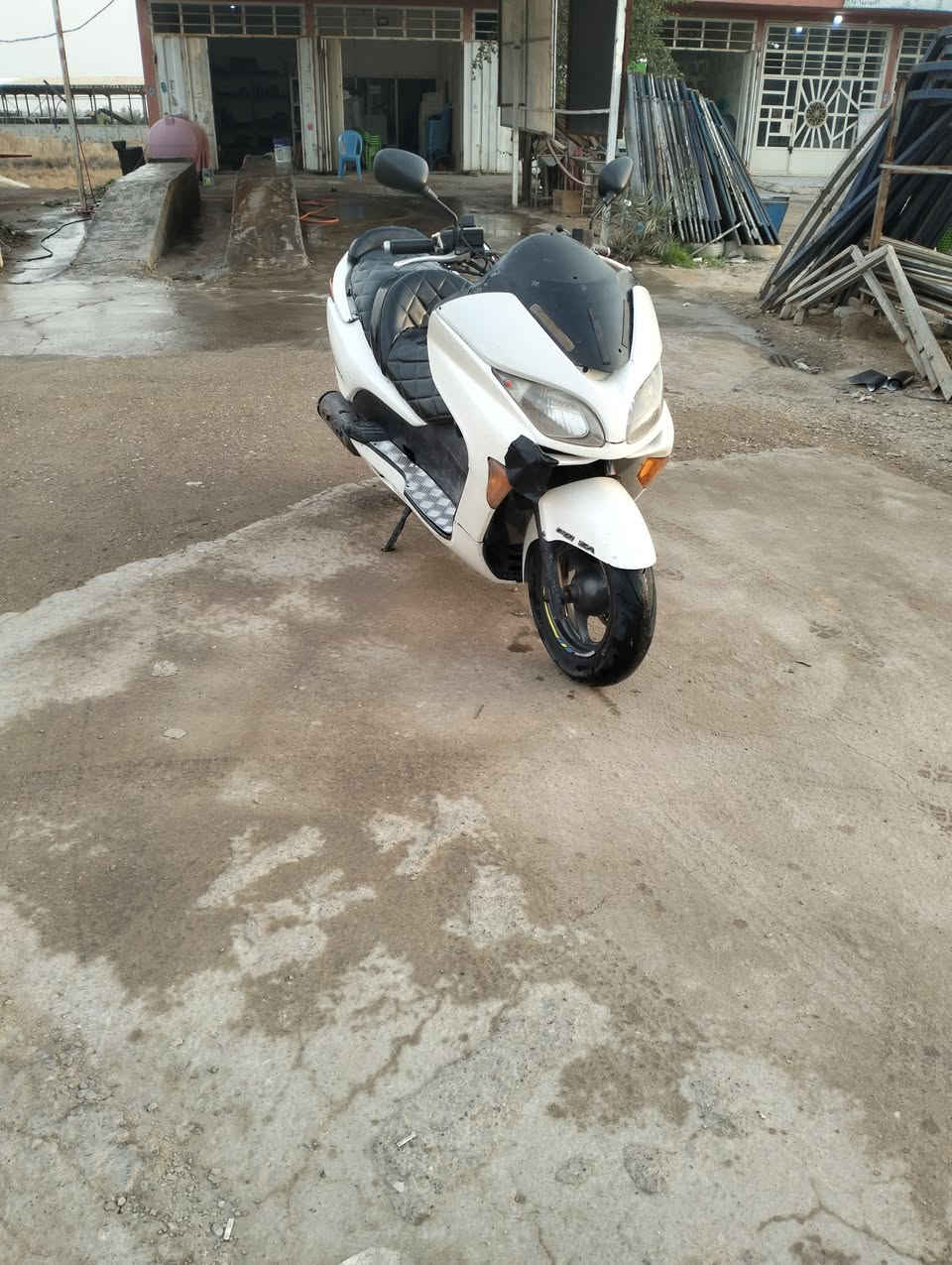 دراجة فورزه صفر 8 للبيع محرك خير من الله لا تنقيص ولا تبخير كهربائيات كله شغالات دراجة حلوه كفرات نضيفه دراجه كامله نقص كلج خلفي وبس جيب فيتر وياك وفحص سعر 550 الف وبيه مجال *********** عنوان بغداد الراشديه مال حسينيه
