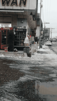 خانوبۆفرۆشتن سەروی مزگەوتی وەدەکەویتە نزیک مارکتی؟گەڵا بەرامبەر مارکیتی ڕیژوان فەرحی  بەرام بەری پانی حەوتوشەست وەدریژی بیست مەترە نرخی چوارنیوو مەجالی هەیە ژم ***********
