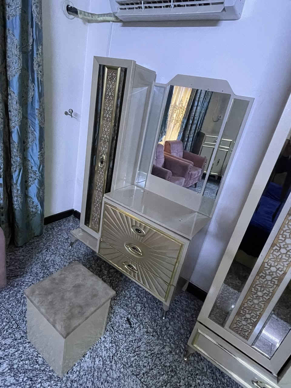 سلام عليكم غرفة نوم تركيه
8قطع
مكاني بغداد/الاعلام حي لشباب 
***********
